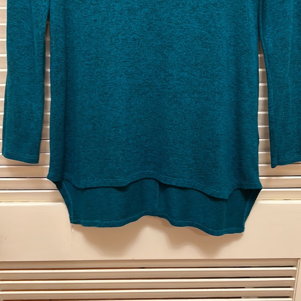 Old Navy Long Sleeved Sweater in Deep Teal/ Black Fabric - Picture 5 of 11
